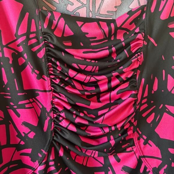 Travel Elegance Abstract Print Ruched Chest Sleeveless Blouse Black Pink Large - Picture 2 of 8